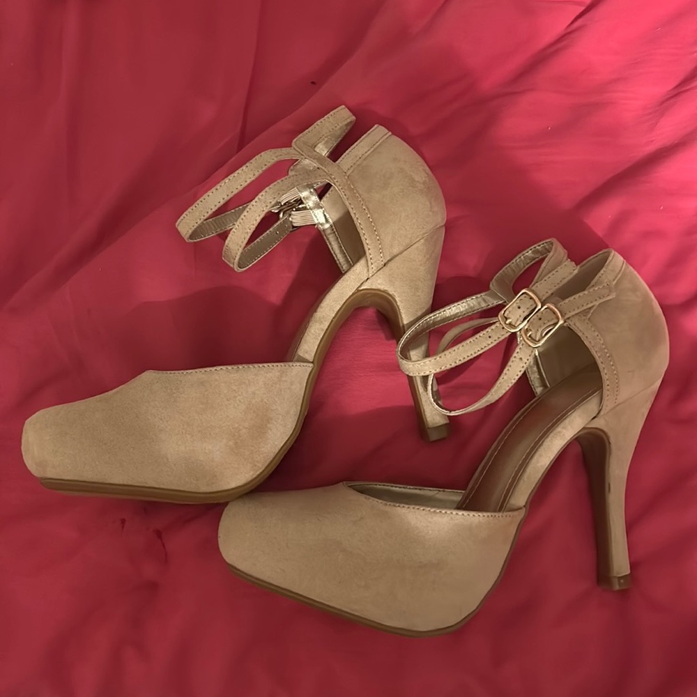 Beige heels dream pairs size 8